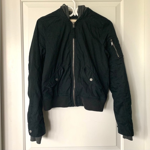Hollister Bomber style jacket with hood - Picture 2 of 5